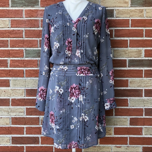 White House Black Market Dresses & Skirts - 🌷 White House Black Market Long Sleeve Pleated Sheer Floral Mini Dress